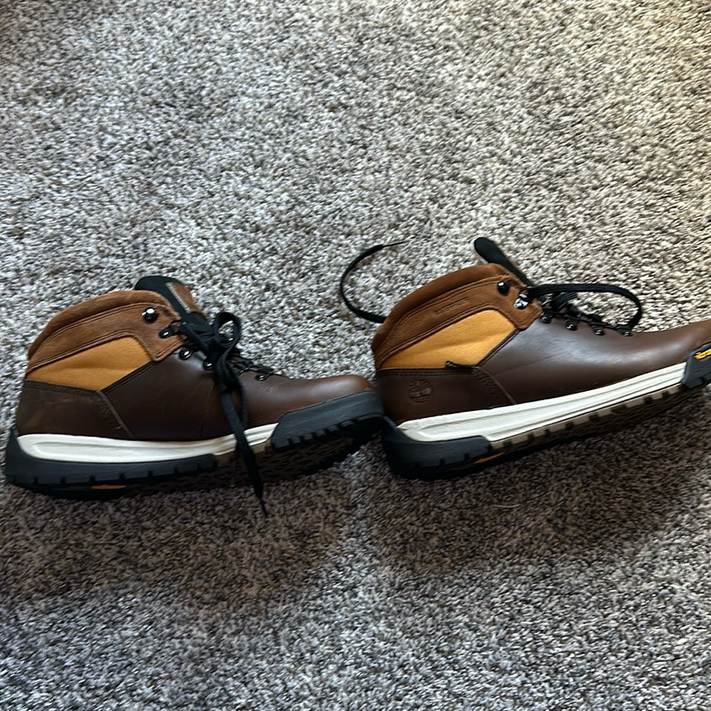 Timberland size 10.5 men’s hiking boots vibram sole